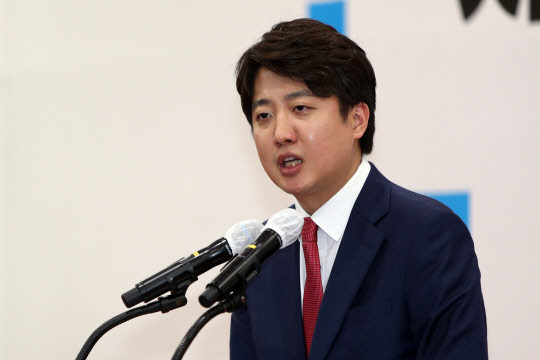 지난 5월30일 오후 광주 서구 치평동 김대중컨벤션센터에서 열린 국민의힘 당대표·최고위원 후보 광주·전북·전남·제주 합동연설회에서 이준석 당대표 후보가 정견을 밝히고 있다.연합뉴스
